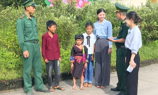 Chắp cánh ước mơ cho trẻ em nghèo biên giới