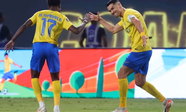 Ronaldo giúp Al Nassr thắng đại chiến