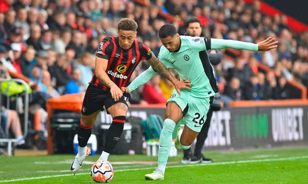 Chelsea lỡ cơ hội vượt qua Man Utd