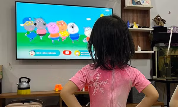 Sau những vụ bắt cóc trẻ em, phụ huynh thắt chặt bảo vệ con cái