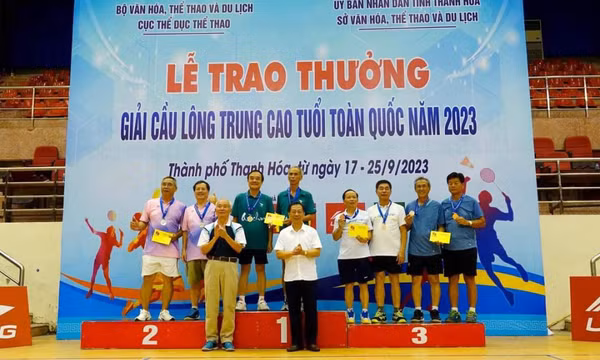 Quảng Ninh giành 2 HCV tại Giải Cầu lông trung cao tuổi toàn quốc 2023