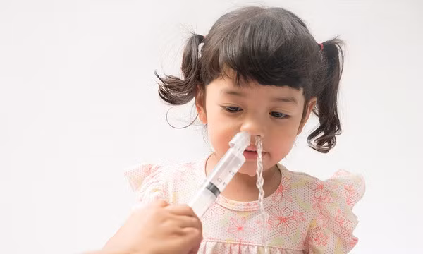 Cách giúp trẻ giảm ho sổ mũi tại nhà hiệu quả