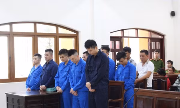Tin việc nhẹ lương cao, hàng trăm người bị lừa bán ra nước ngoài