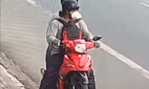 Nghi phạm cướp tiệm vàng ở Cam Ranh mang 3 khẩu súng, đội tóc giả