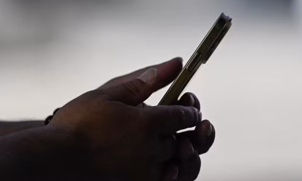 Pháp yêu cầu Apple dừng bán iPhone 12 do phát xạ cao