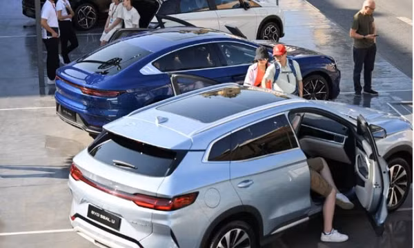 Pháp tìm cách ngăn xe điện giá rẻ Trung Quốc tràn ngập thị trường