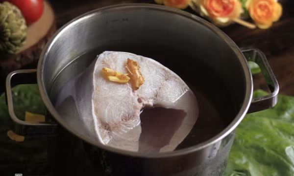 Mẹo rã đông cá cấp tốc