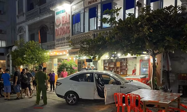 Ô tô lao lên vỉa hè, tông chủ nhà nghỉ ở Hải Phòng nguy kịch