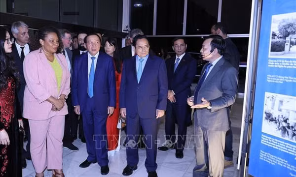 Thủ tướng dự khai mạc triển lãm ảnh tại Brazil về Chủ tịch Hồ Chí Minh và đất nước con người Việt Nam