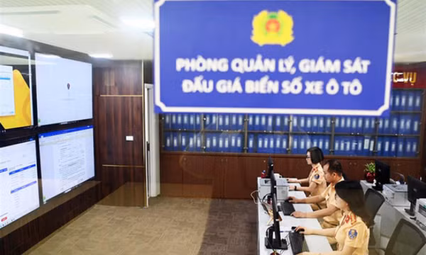 Giá biển số 'siêu đẹp' giảm mạnh sau phiên đấu giá đầu tiên
