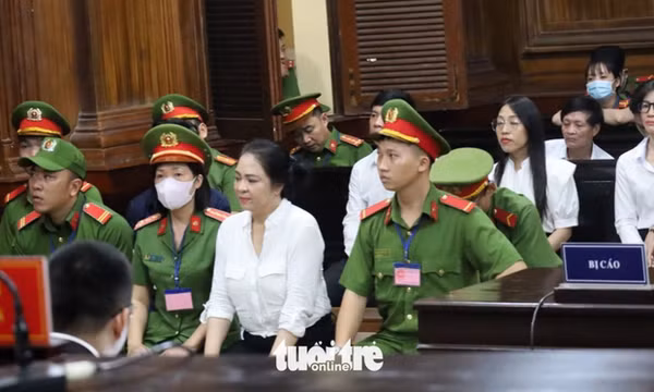 Bà Phương Hằng nhận mức án 3 năm tù
