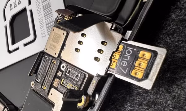 iPhone 15 Pro có thể không ‘độ’ được sim vật lý