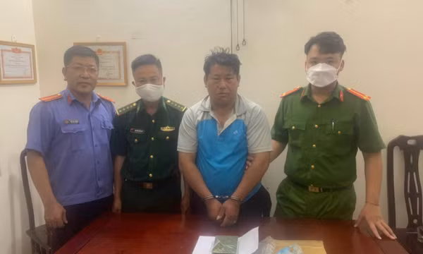 Chạng vạng tối, ôm “hàng trắng” về xuôi