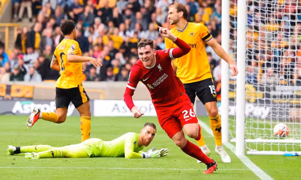 Liverpool lên đỉnh bảng Ngoại hạng Anh