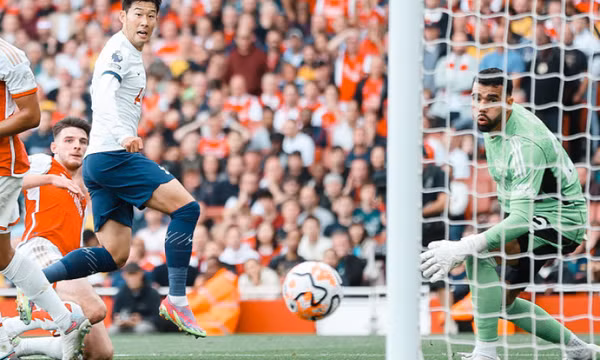 Son buộc Arsenal chia điểm cho Tottenham