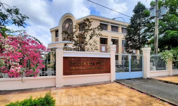 Phó chánh Thanh tra 'vào nhà nghỉ với vợ người khác' bị cách chức