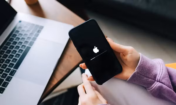 Apple phát hành bản vá khẩn cấp, sửa lỗi nghiêm trọng trên iPhone và Mac