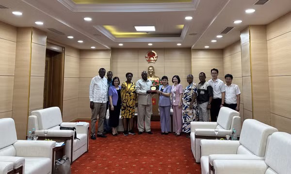 Đoàn đại biểu Ủy ban Đối ngoại, Quốc phòng và An ninh của Quốc hội Namibia thăm Quảng Ninh