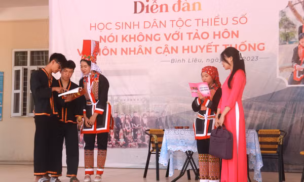 Diễn đàn “Học sinh dân tộc thiểu số nói không với tảo hôn và hôn nhân cận huyết thống”