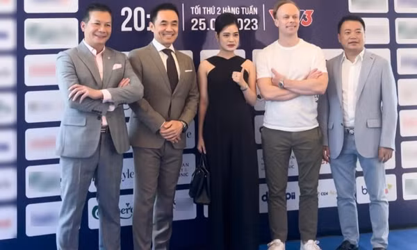 Từ cô gái có tuổi thơ nghèo khó đến nữ "cá mập" trẻ nhất Shark Tank
