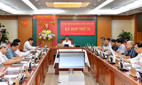 Bộ Chính trị đề nghị kỷ luật Bí thư Tỉnh ủy Bến Tre
