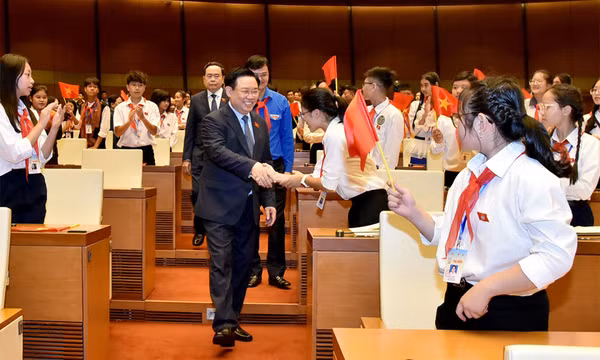 Chủ tịch Quốc hội Vương Đình Huệ dự Phiên họp giả định Quốc hội trẻ em lần thứ nhất
