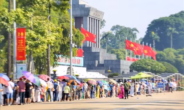 Gần 33.000 lượt người vào Lăng viếng Bác trong ngày 2/9