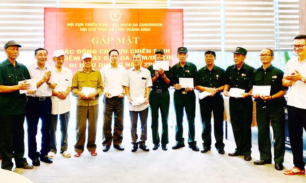 Gặp mặt các cựu chiến binh nhiễm chất độc da cam/dioxin đi điều dưỡng năm 2023