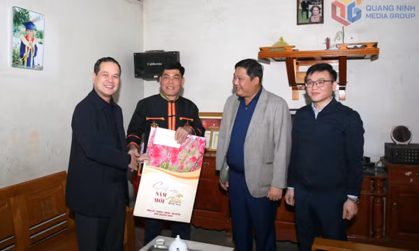 Trưởng Ban Nội chính Tỉnh uỷ thăm, tặng quà Tết một số địa phương, đơn vị, cá nhân tiêu biểu