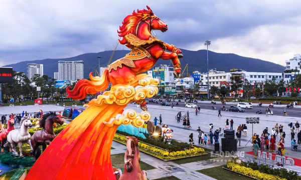 Linh vật ngựa Bính Ngọ 2026 ở Gia Lai gây sốt dịp Tết