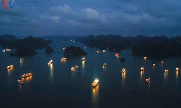 Sắc màu hoàng hôn bên Vịnh Hạ Long
