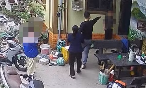 Công an xác minh vụ ông bố tát bé trai nghi bắt nạt con gái mình