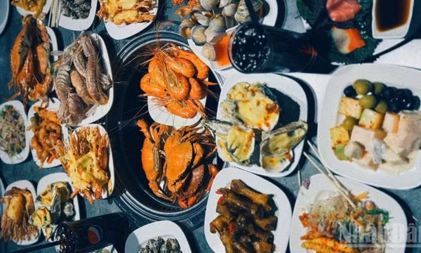 Điều trị kịp thời cho các bệnh nhân bị ngộ độc thực phẩm sau khi ăn hải sản ở Cà Mau