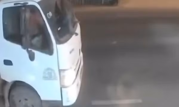 Xe tải cán qua nạn nhân sau va chạm giao thông, một người tử vong