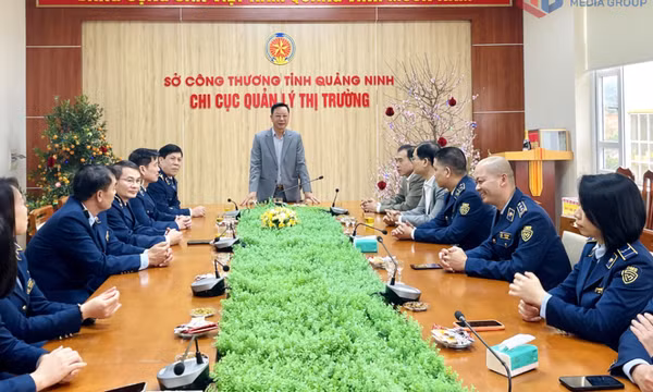 Phó Chủ tịch UBND tỉnh Lê Văn Ánh thăm, chúc Tết tại Chi cục QLTT và Cơ sở Cai nghiện ma túy tỉnh