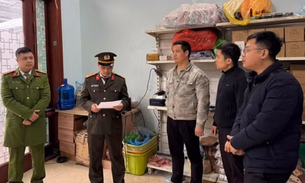 Mua bán vũ khí quân dụng dưới vỏ bọc "súng thông bồn cầu"