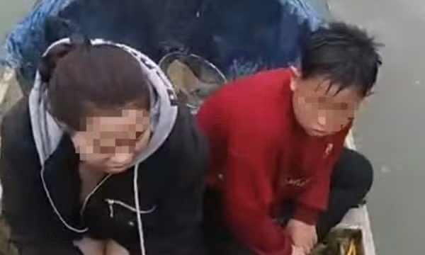 Lật đò chở 7 người trên sông Gianh, 2 người chết, 2 người mất tích