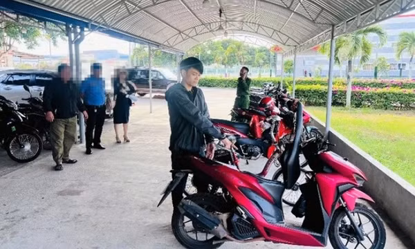 Ăn trộm cả trăm triệu đồng trong cốp xe máy của nữ công nhân, đem mua ma túy