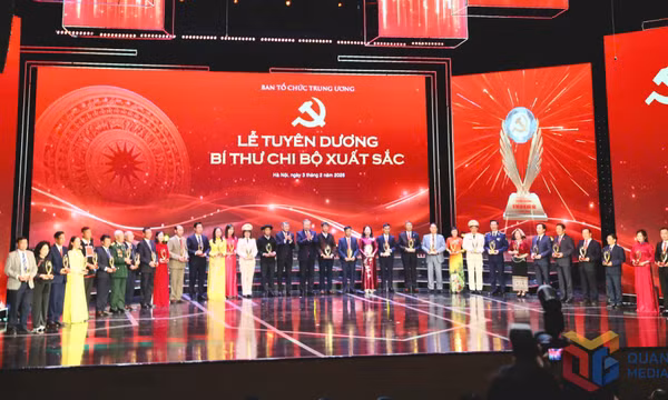 Tuyên dương 96 bí thư chi bộ xuất sắc toàn quốc và trao Giải Búa liềm vàng lần thứ X