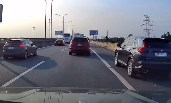 Tài xế chạy vào làn khẩn cấp cao tốc TP.HCM - Long Thành để 'đi cho nhanh' bị phạt 5 triệu đồng