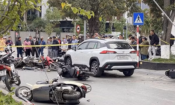 Công an Hải Phòng thông tin vụ ô tô đâm liên hoàn 12 xe máy chờ đèn đỏ