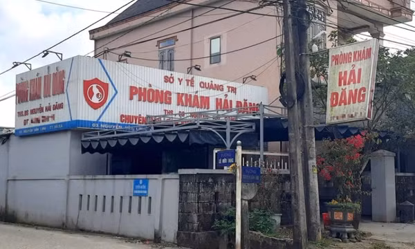 Bác sĩ phụ sản dâm ô cháu bé 11 tuổi