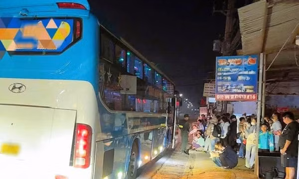 Xe khách nhồi nhét 16 người qua Đồng Nai bị xử phạt nặng