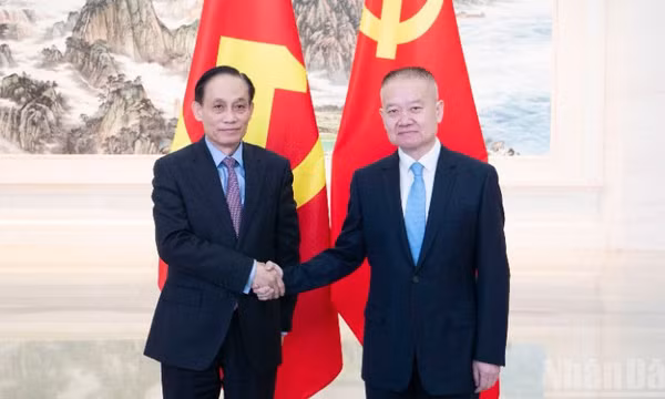 Đặc phái viên của Tổng Bí thư Tô Lâm hội đàm với Trưởng Ban Liên lạc Đối ngoại Trung ương Trung Quốc