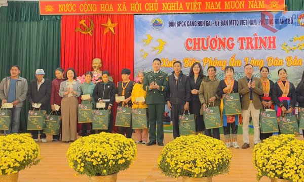 Chương trình “Xuân biên phòng ấm lòng dân bản”