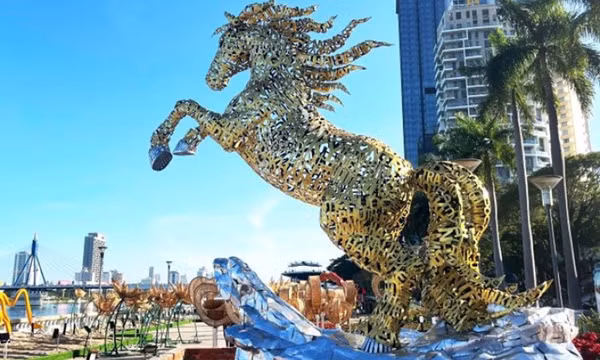 Chọn ngày và giờ đẹp xuất hành Tết Bính Ngọ 2026