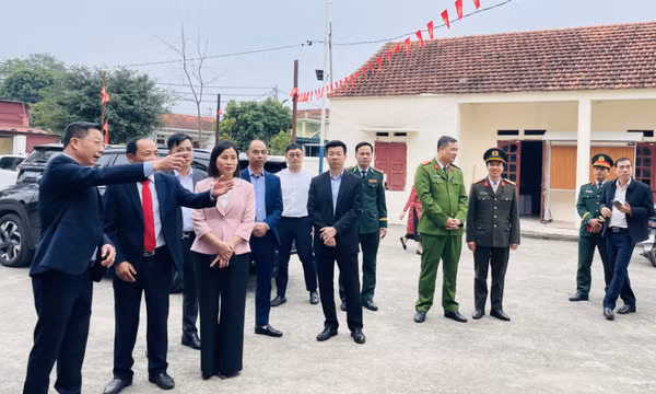 Phó Chủ tịch UBND tỉnh Lê Văn Ánh kiểm tra công tác chuẩn bị bầu cử tại xã Vĩnh Thực và xã Hải Ninh