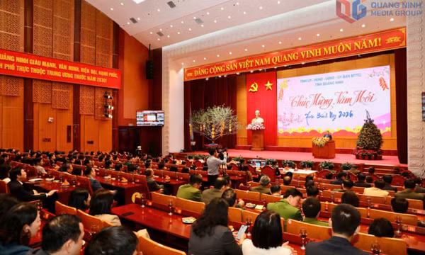 Lãnh đạo tỉnh gặp mặt CB,CC,VC đầu Xuân Bính Ngọ 2026