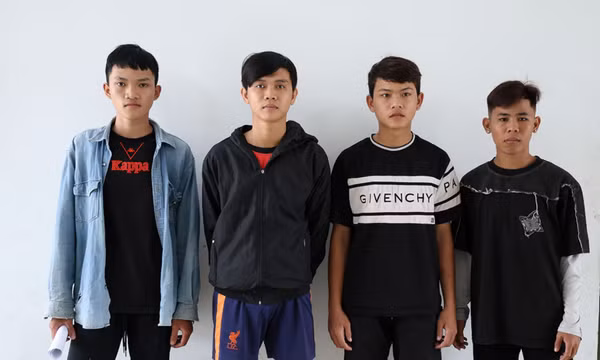 Khởi tố nhóm thanh, thiếu niên mang dao đi chém nhau rồi cướp xe