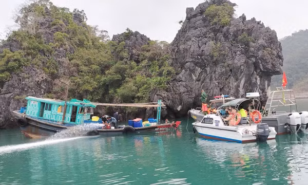 Cứu hộ thành công tàu cá gặp nạn trên biển